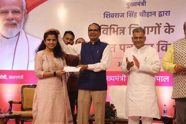 नवनियुक्त युवा सच्चे कर्म योगी बनें
