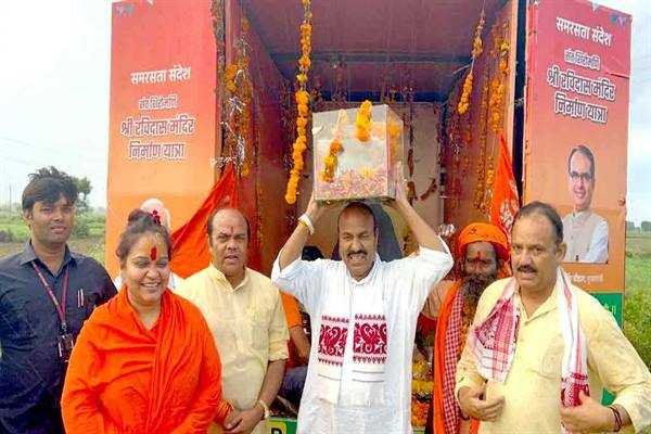संतों की वाणी और जनता के उत्साह ने आध्यात्मिकता का रंग बिखेरा