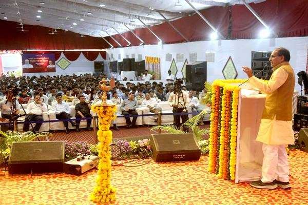 एक वर्ष में 1 लाख सरकारी पदों पर होगी भर्ती, अभी तक 60 हजार पदों पर नियुक्ति : मुख्यमंत्री श्री चौहान