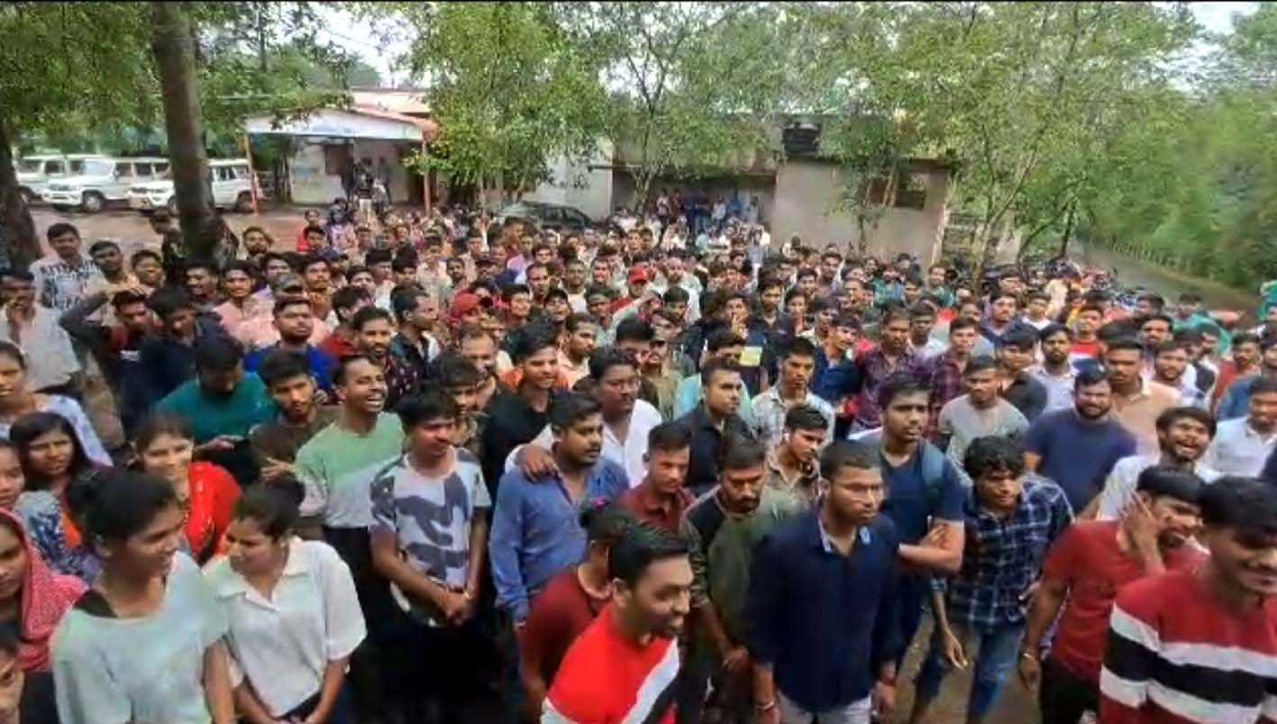 बेरोजगार भड़के : हक छीनने वालों को उम्रकैद दो