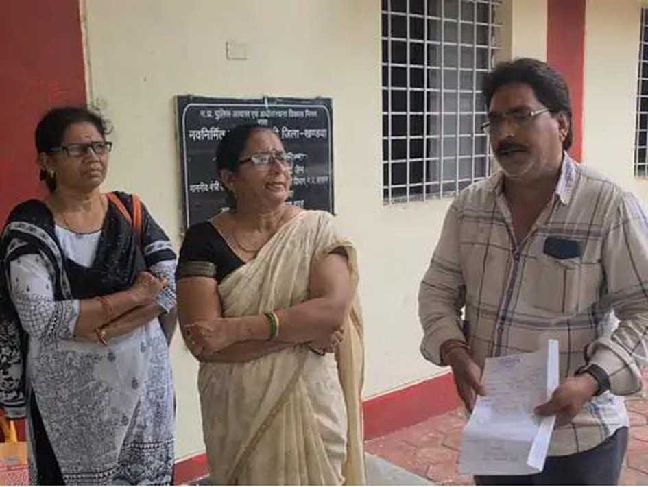 स्कूल की टायलेट के दरवाजे उखाड़ ले गए नशेड़ी, थाने पहुंची प्राचार्य