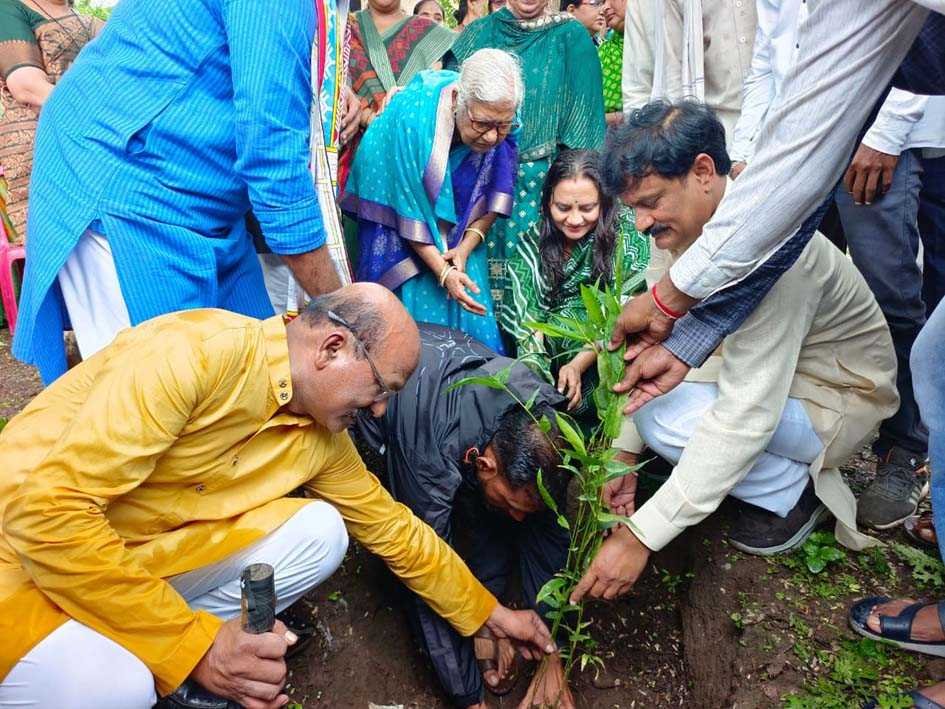 भामगढ़ का अस्तित्व बचाने भाम और सुक्ता नदी के किनारे लगाए डेढ़ हजार पौधे