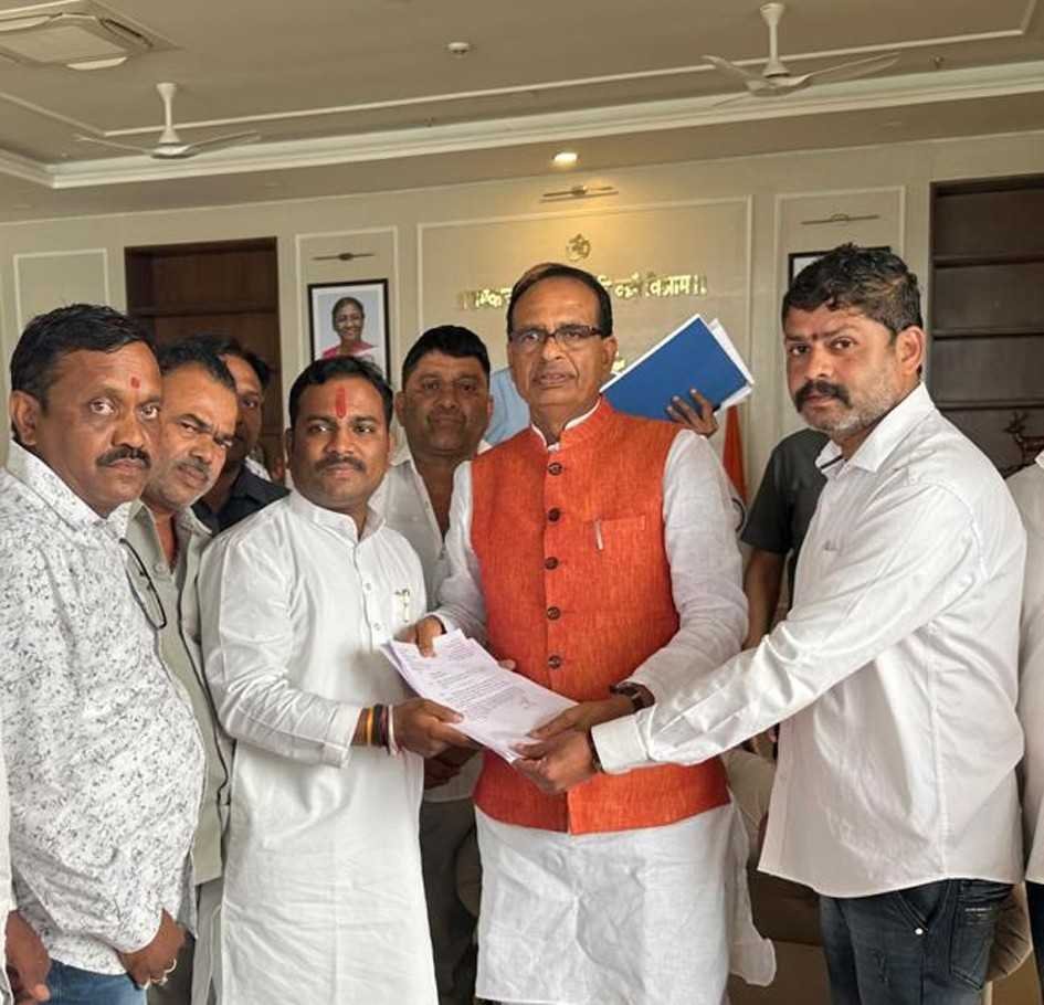 सीएम से मिले पंधाना विधायक राम दांगोरे