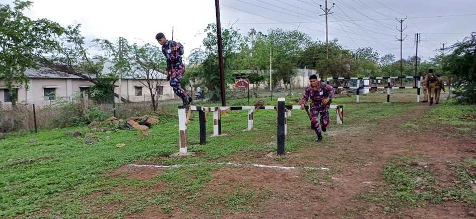 एनसीसी के थल सैनिक शिविर में कैडेट सीख रहे युद्ध कला के गुर