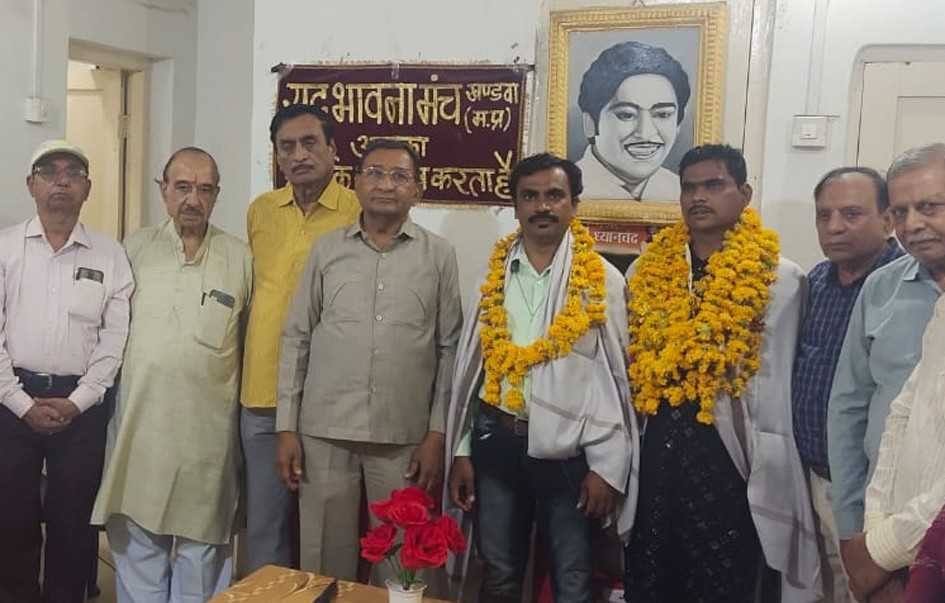दृष्टिबाधित शायर ताज एवं कवि व्यंग्यकार गीते किया सम्मान