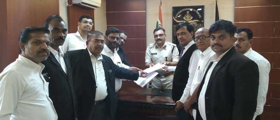 लोकगायिका के खिलाफ आवेदन सौंपा
