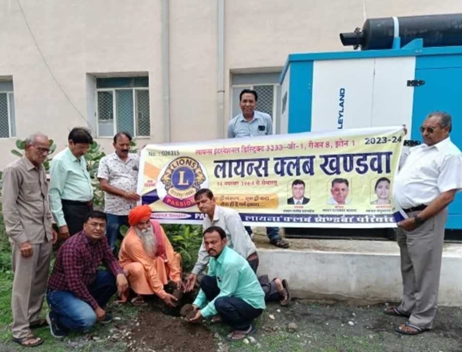 लायन्स क्लब ने किया पौधों का रोपण