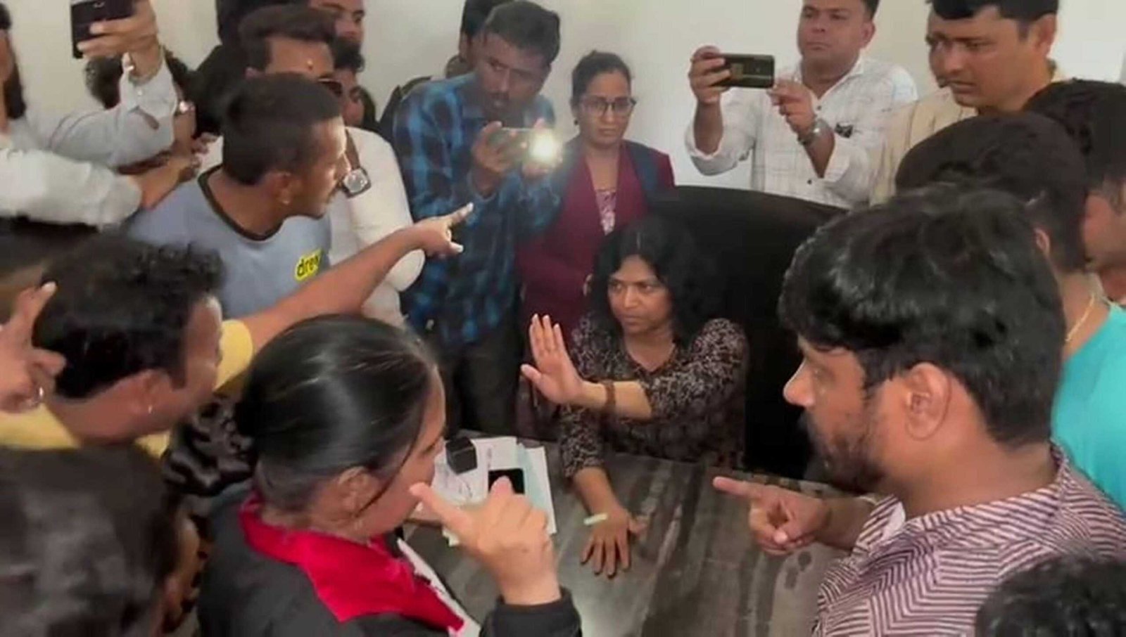 शिक्षक कहते है राम मंदिर बनवाना वेस्ट ऑफ मनी, चर्च बनवाओ वहां पढ़ाई करो, छात्र ने लगाया आरोप