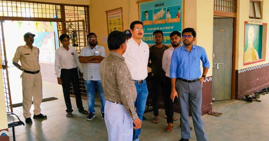 कलेक्टर ने कन्नौद विकासखंड के विभिन्न ग्रामों में स्कूल, आंगनवाड़ी, पंचायत सहित अन्य शासकीय कार्यालयों का किया निरीक्षण