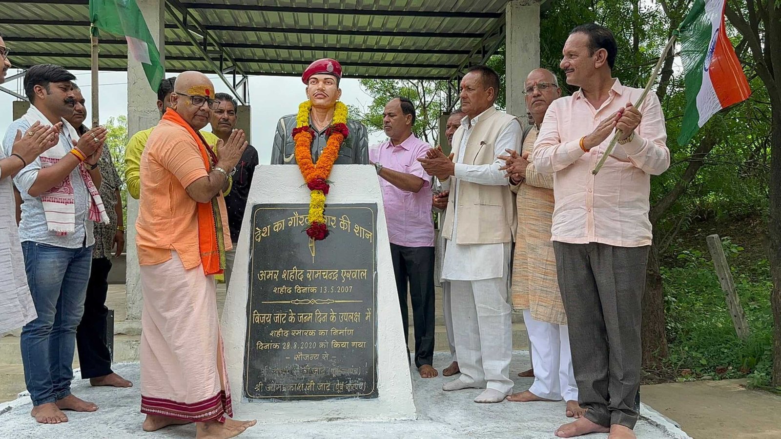 देश की रक्षा में प्राण न्यौछावर करने वाले बलिदानी सैनिक की प्रतिमा का हुआ अनावरण