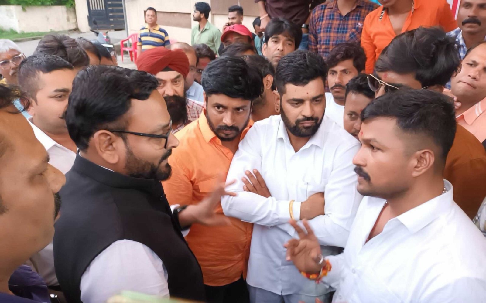 संस्था राम-राम ने शहर को मांस, मटन और चिकन की दुकानो से मुक्ति दिलाने के लिए शुरू किया आमरण अनशन