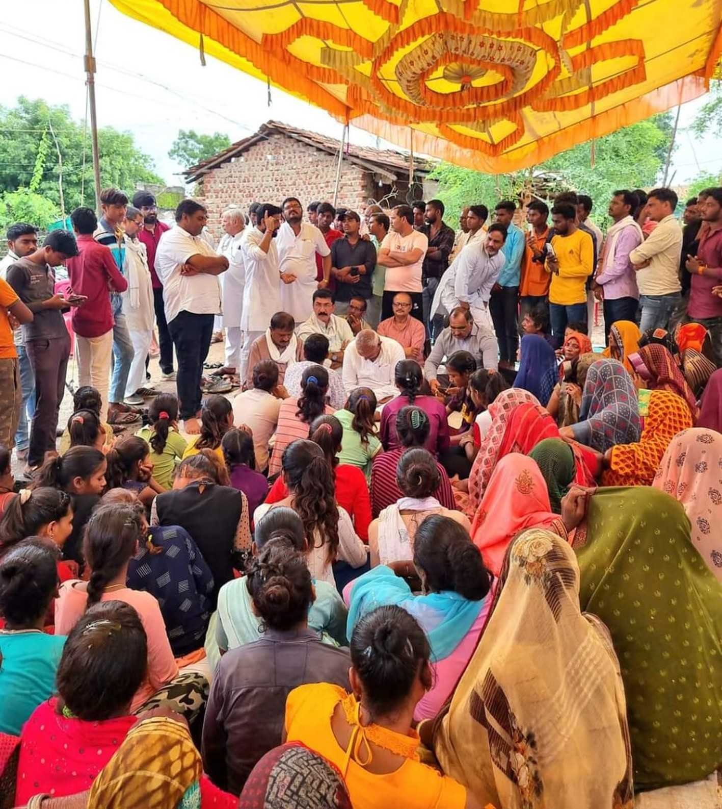 महिलाएं बोलीं… बच्चियों के मन में बैठा डर