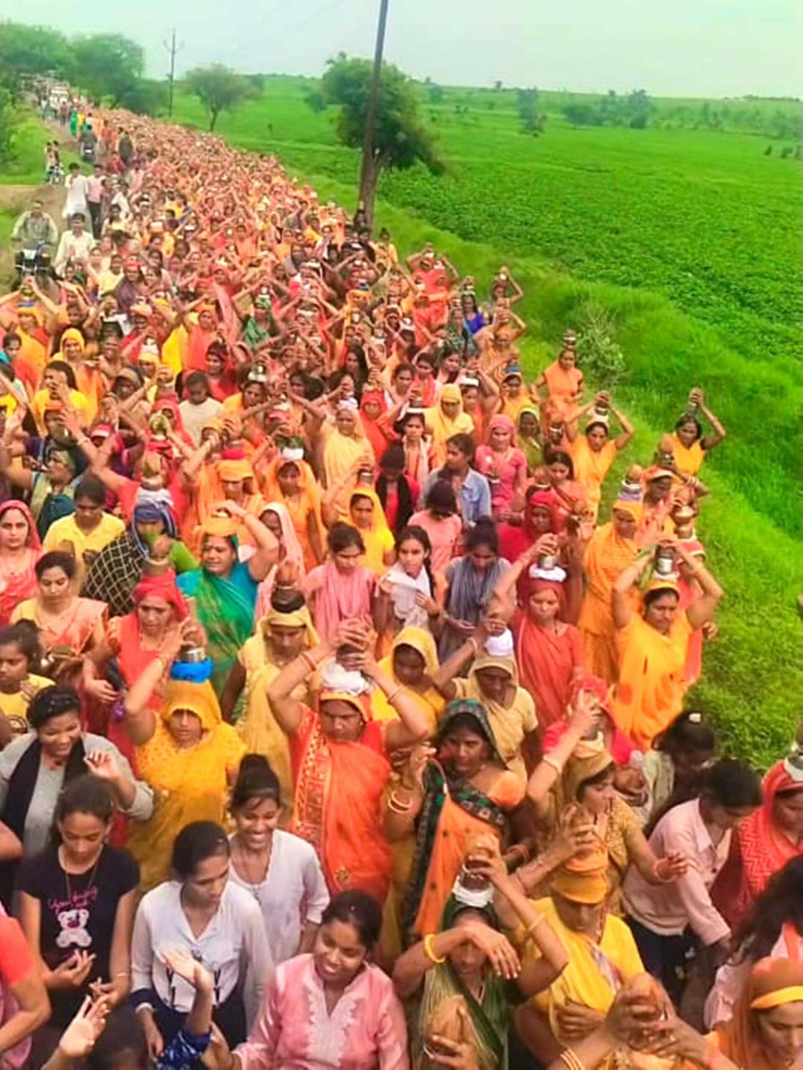 8 गांवो से होती हुई बिलावली पहुंची भव्य कलश यात्रा, 2100 कलश से किया बाबा महांकाल का अभिषेक
