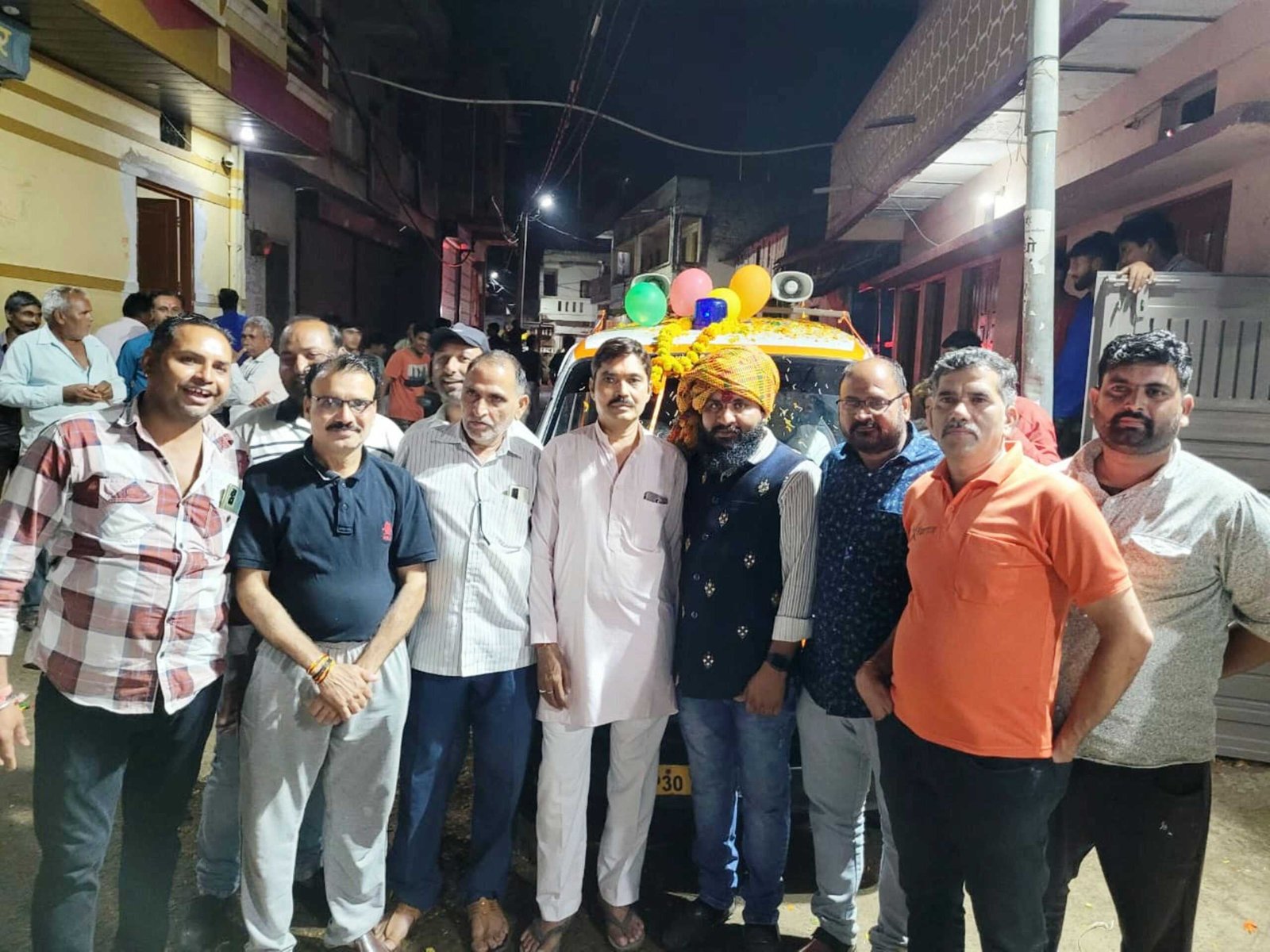 उपसरपंच ने निर्जी खर्चे से ग्रामीणों के लिए उपलब्ध नि:शुल्क नई एम्बूलेंस