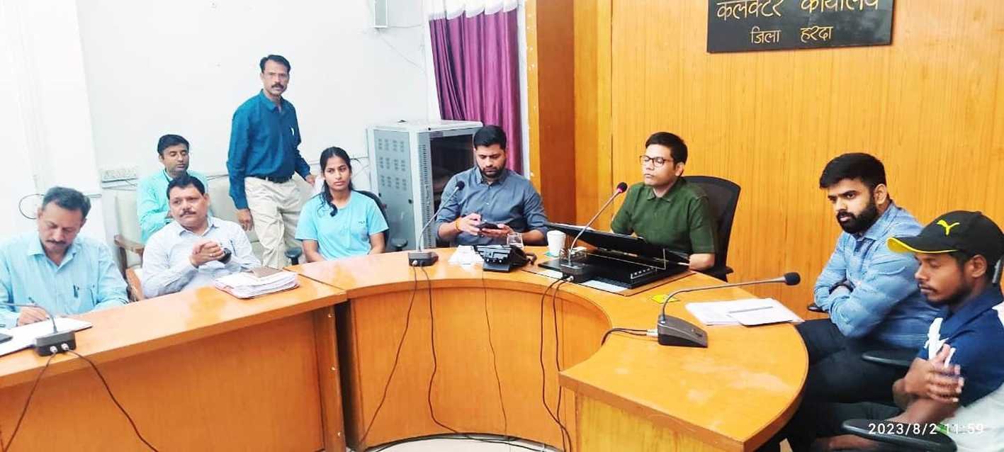 मीडिया प्रतिनिधियों को मतदाता सूची पुनरीक्षण कार्यक्रम की दी जानकारी  