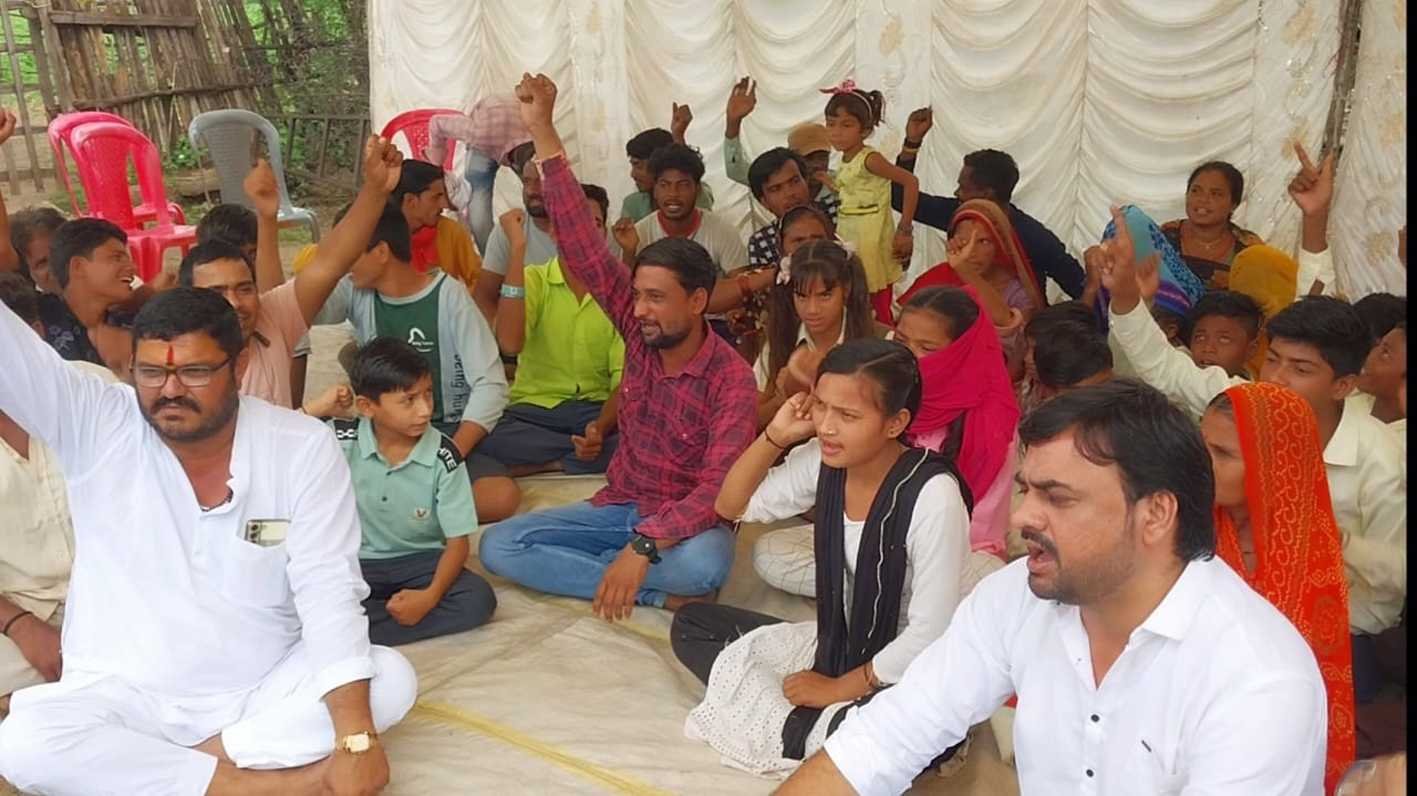 सुरक्षित शिक्षा के लिए संघर्ष ….  प्रशासन ने हाईस्कूल उन्नयन का भेजा प्रस्ताव, छात्राओं ने कहा.. पहले भी सुन चुके आश्वासन