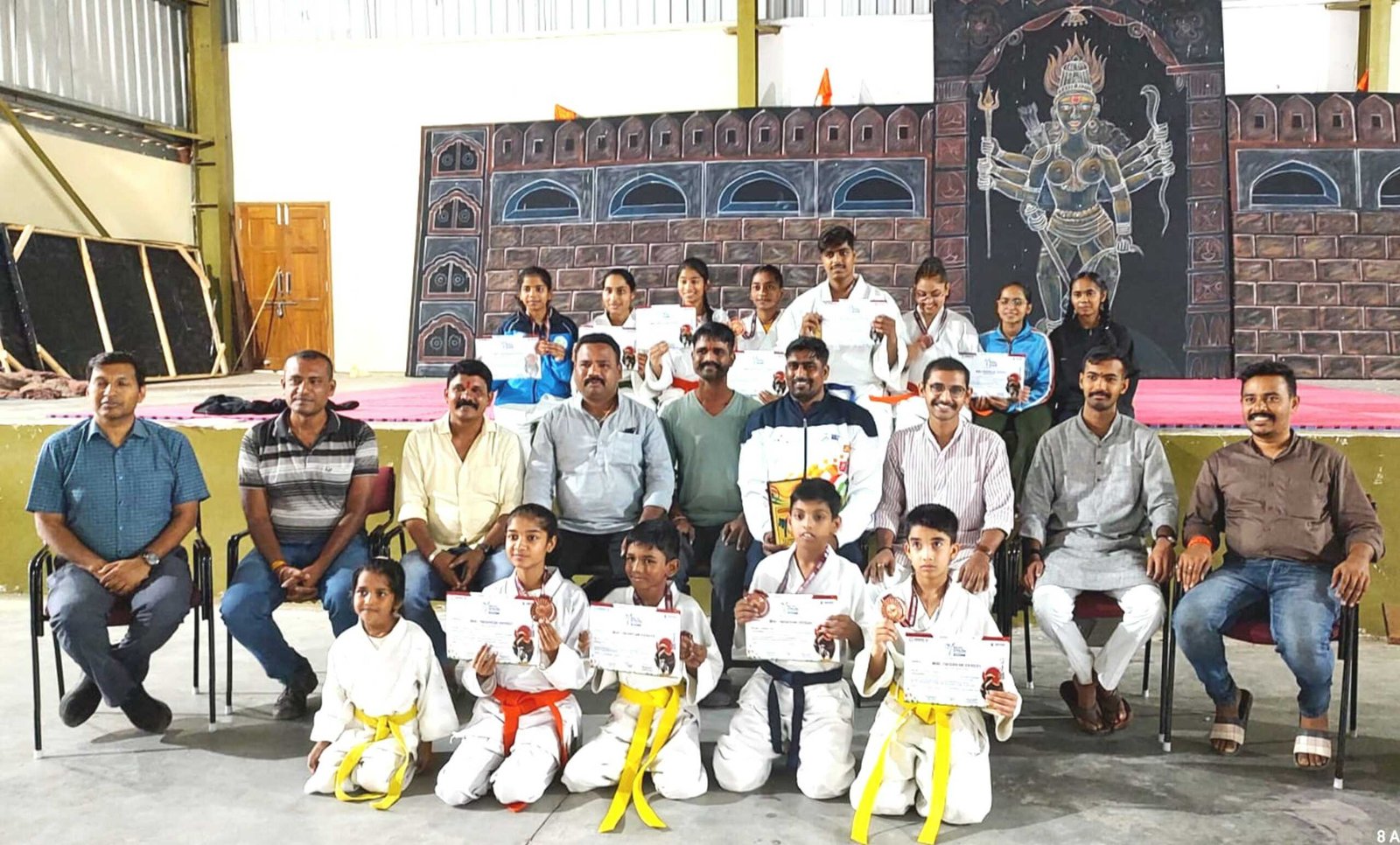 इंटरनेशनल कराते चैम्पियनशीप में खिलाडिय़ो 9 पदक, नगर आगमन पर किया स्वागत