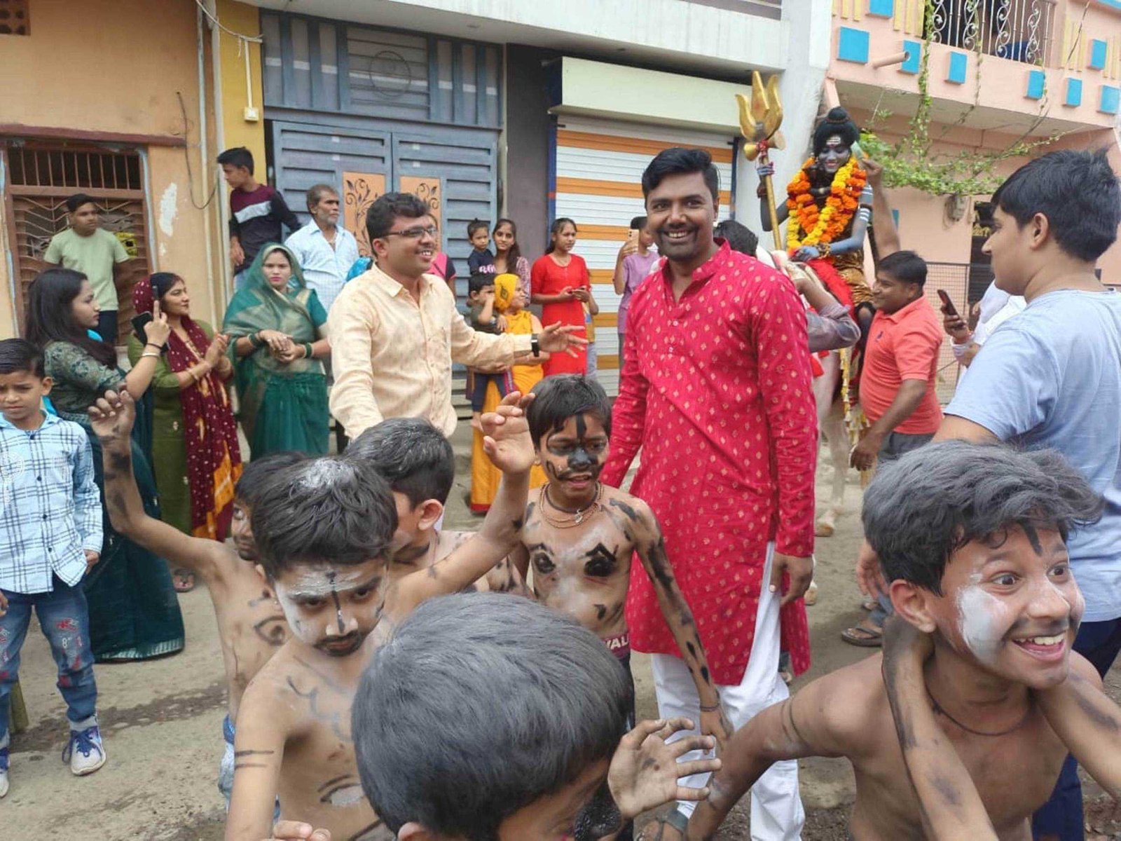 शिव महापुराण कथा के पांचवे दिन भूत पिशाचों की सेना के साथ निकली शिव बारात