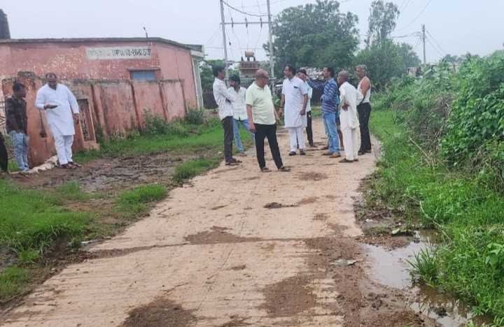 गांव भ्रमण….  मूलभूत सुविधाओं के तरस रहे खरदना के लोग : टाले