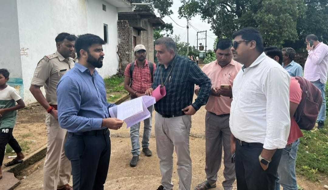 एडीएम डॉ. गौड़ा ने नर्मदा तट के ग्रामों का दौरा कर व्यवस्थाएं देखी
