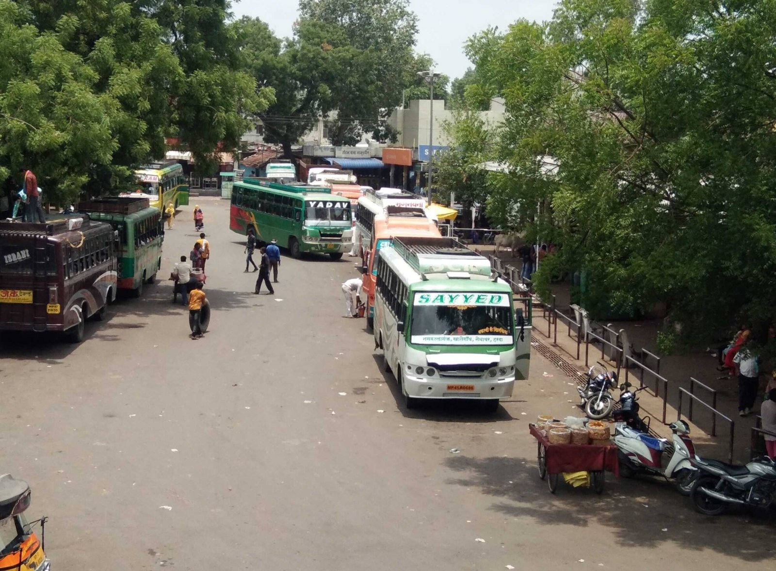 शहरी क्षेत्र में यात्री बसें निरंकुश….  बसों की अंधी रफ्तार के चलते हादसे का डर