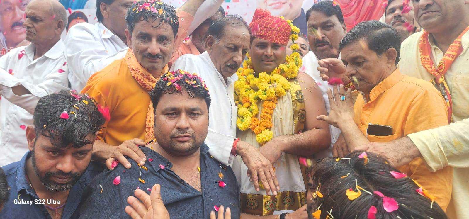 ऐतिहासिक कावड़ यात्रा का शौकत हुसैन मित्र मंडल ने किया स्वागत