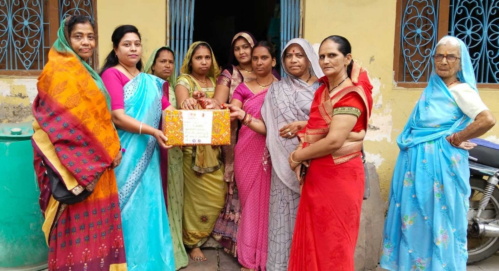 घर-घर जाकर महिला मोर्चा ने एकत्रित की राखी, मुख्यमंत्री को भेजेंगे