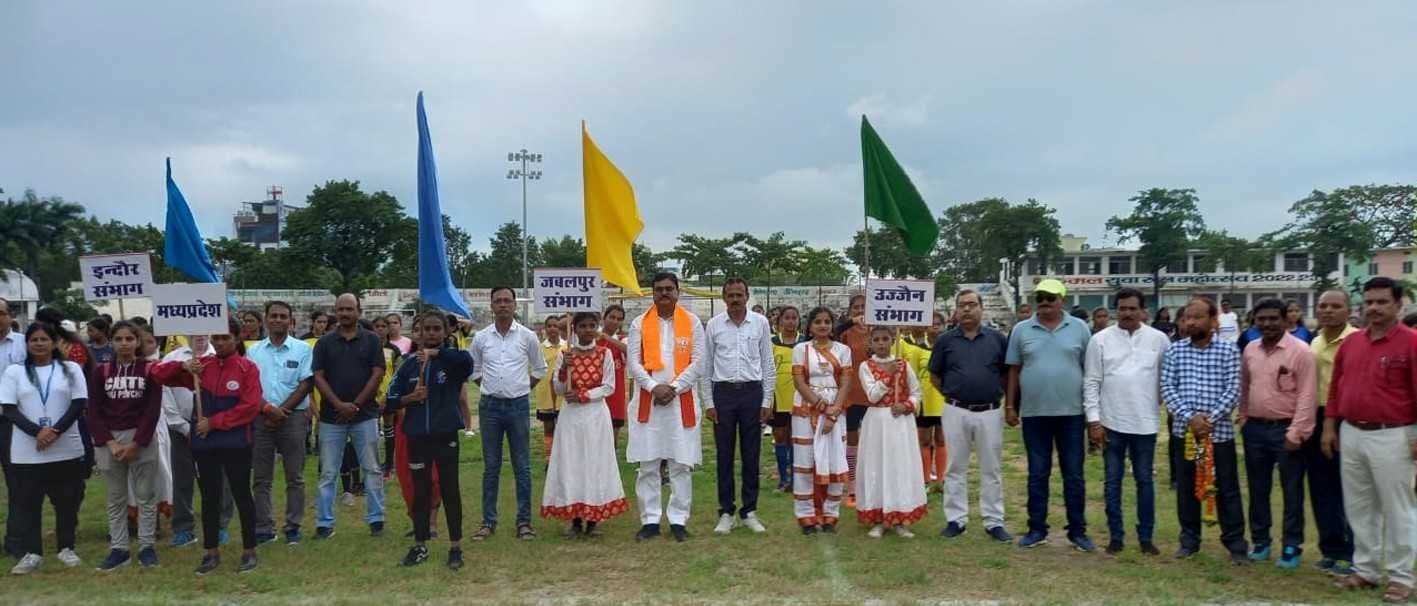 राज्य स्तरीय फुटबाल प्रतियोगिता का शुभारंभ
