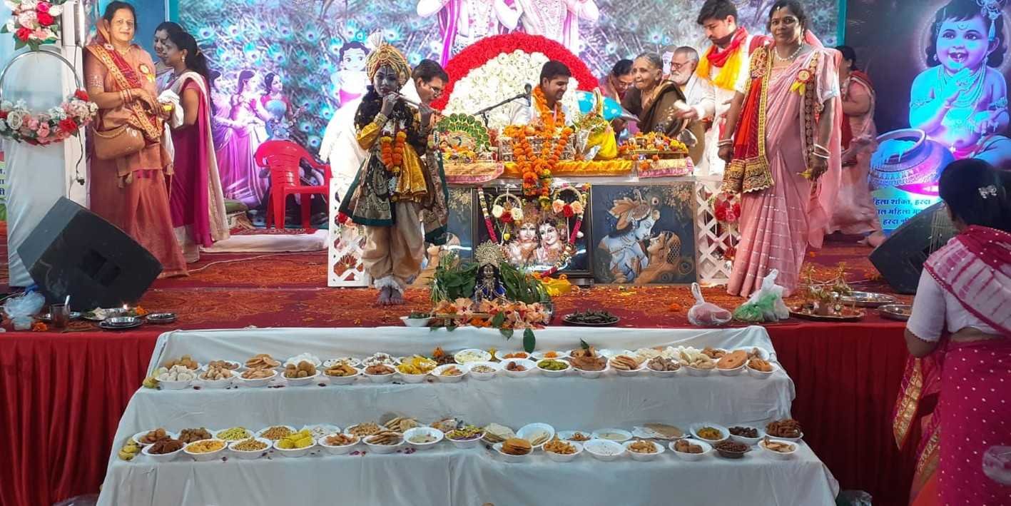 भागवत कथा में हुआ छप्पन भोग का आयोजन