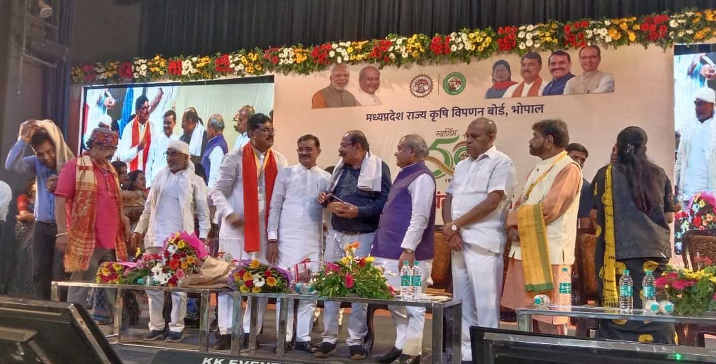 उन्नत कृषि के लिए मधु धाकड़ सम्मानित