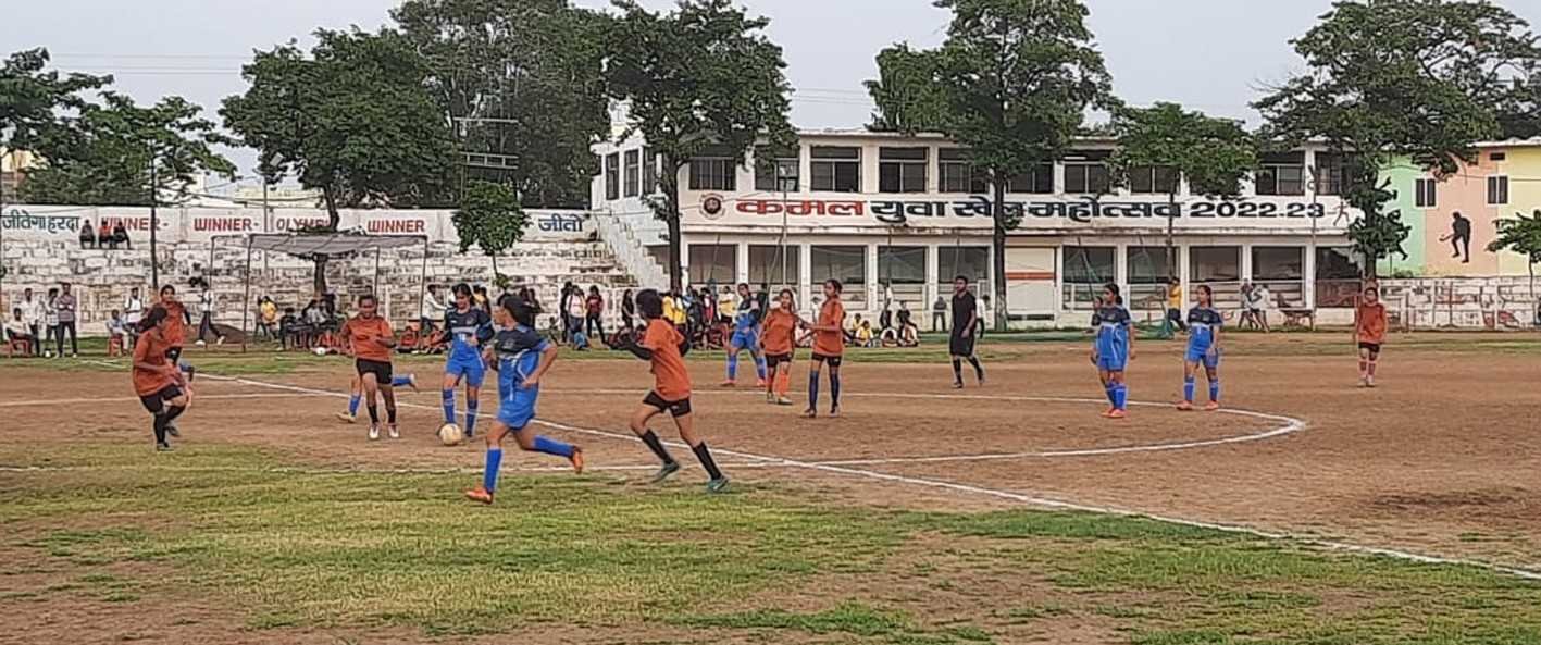 तीन दिवसीय राज्य फुटबॉल प्रतियोगिता में हुए रोचक मुकाबले