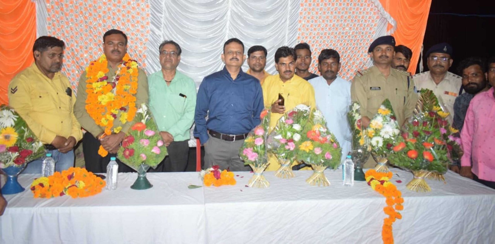 नगर सुरक्षा समिति ने समारोह आयोजित कर सीएसपी विवेक सिंह चौहान को दी विदाई