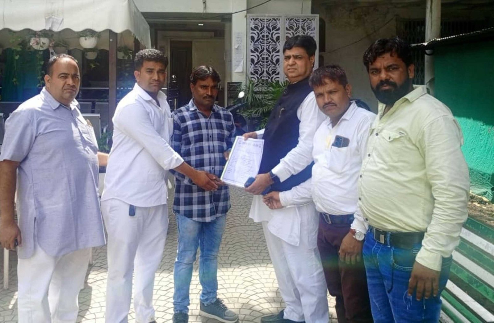 अल्पसंख्यक कांग्रेस प्रदेशाध्यक्ष को देवास विधानसभा से दावेदारी का आवेदन पत्र भेंटकर किया स्वागत