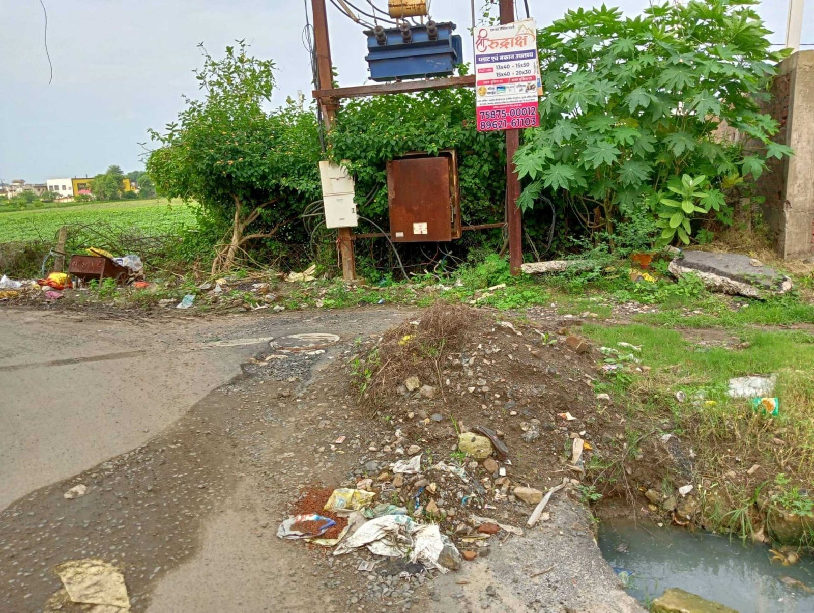 वार्ड 22 में कई जगह टूटी पड़ी सीवर लाईन व बिना ढक्कन के खुले पड़े चेम्बर दे रहे दुर्घटना को निमंत्रण