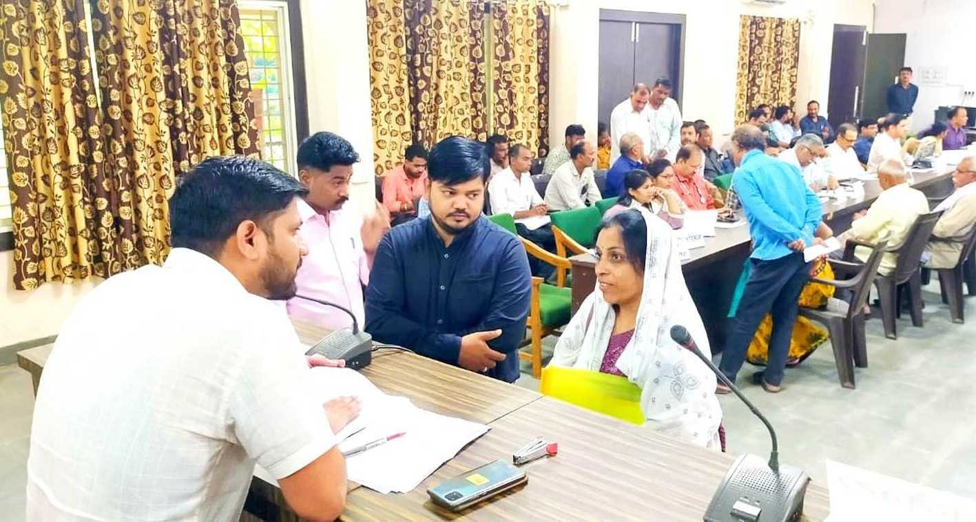 जनसुनवाई में अधिकारियों ने सुनी नागरिकों की समस्याएं