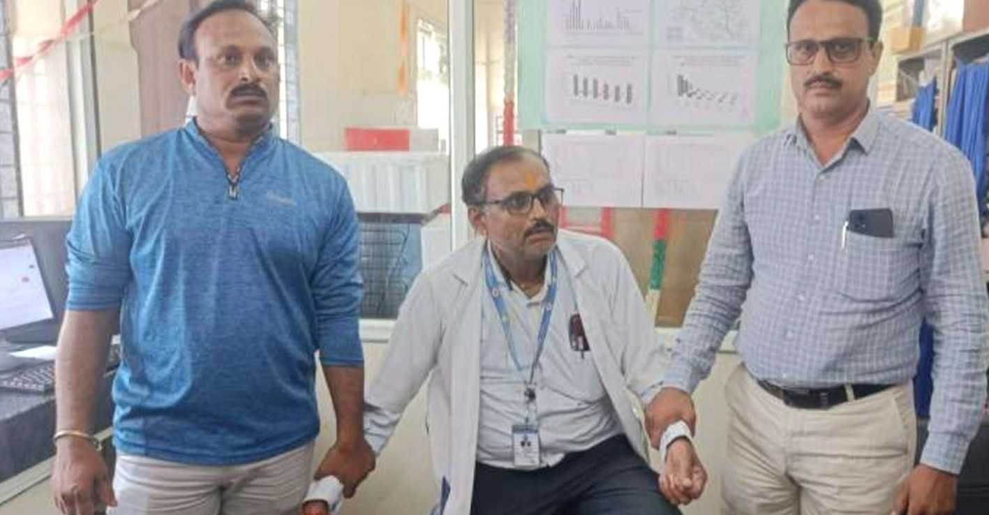 सीएमएचओ के लिए 40 हजार की रिश्वत लेते लैब टेक्नीशियन पकड़ाया