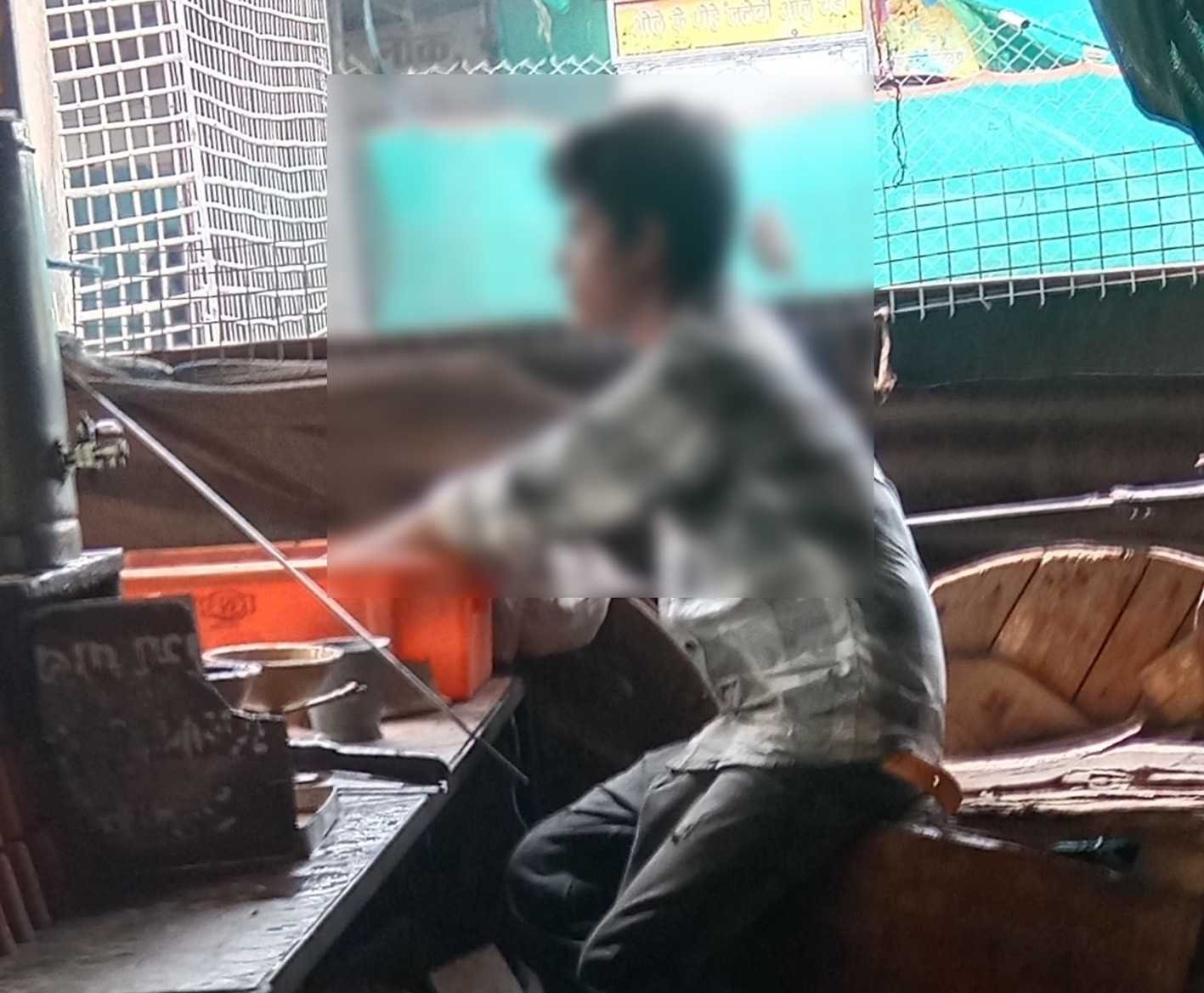 प्रतिबंध बेअसर ….  चाय-समोसे की गुमठियों पर दम तोड़ रहा बचपन