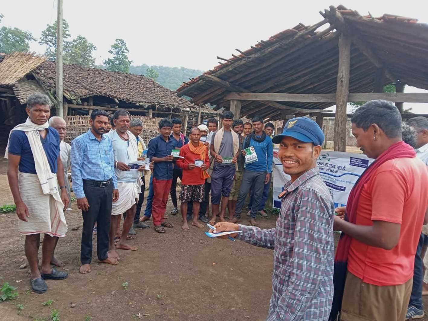 मजदूरों को सुरक्षित पलायन के तरीके बताए