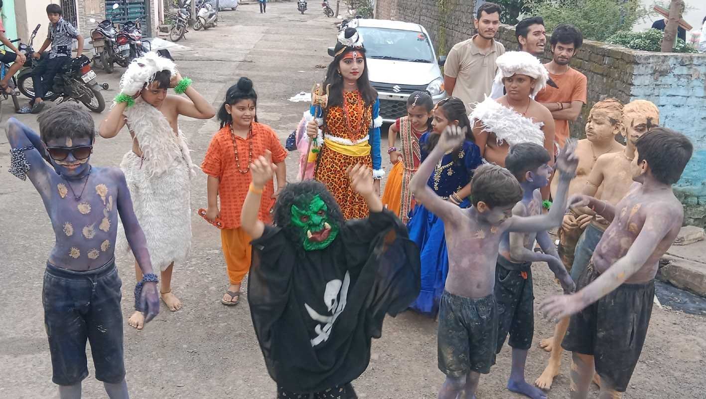श्री शिवमहापुराण….  शिव बारात में जमकर नाचे साधु और सन्यासी