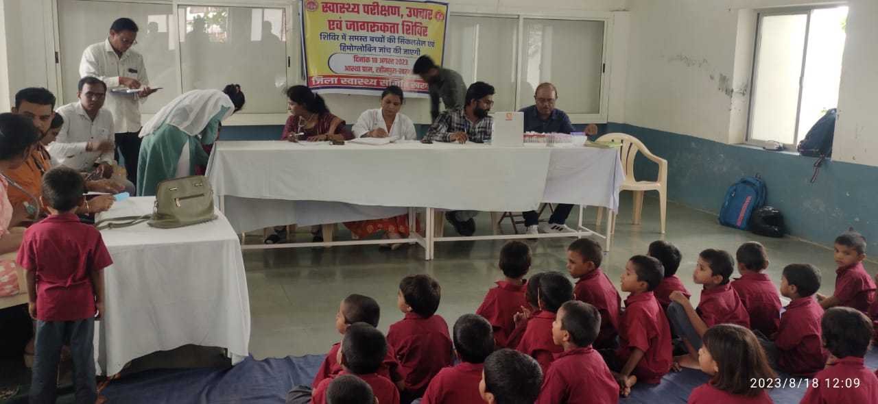 स्वास्थ्य परीक्षण उपचार एंव जागरूकता शिविर में 240 बच्चों की टटोली नब्ज