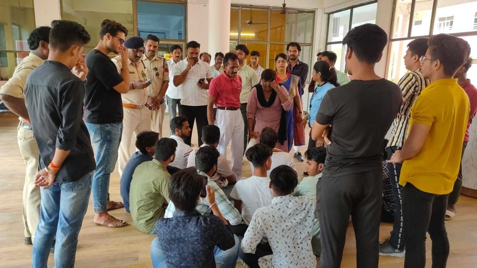 छात्र के तिलक लगाने पर स्कूल में मारपीट