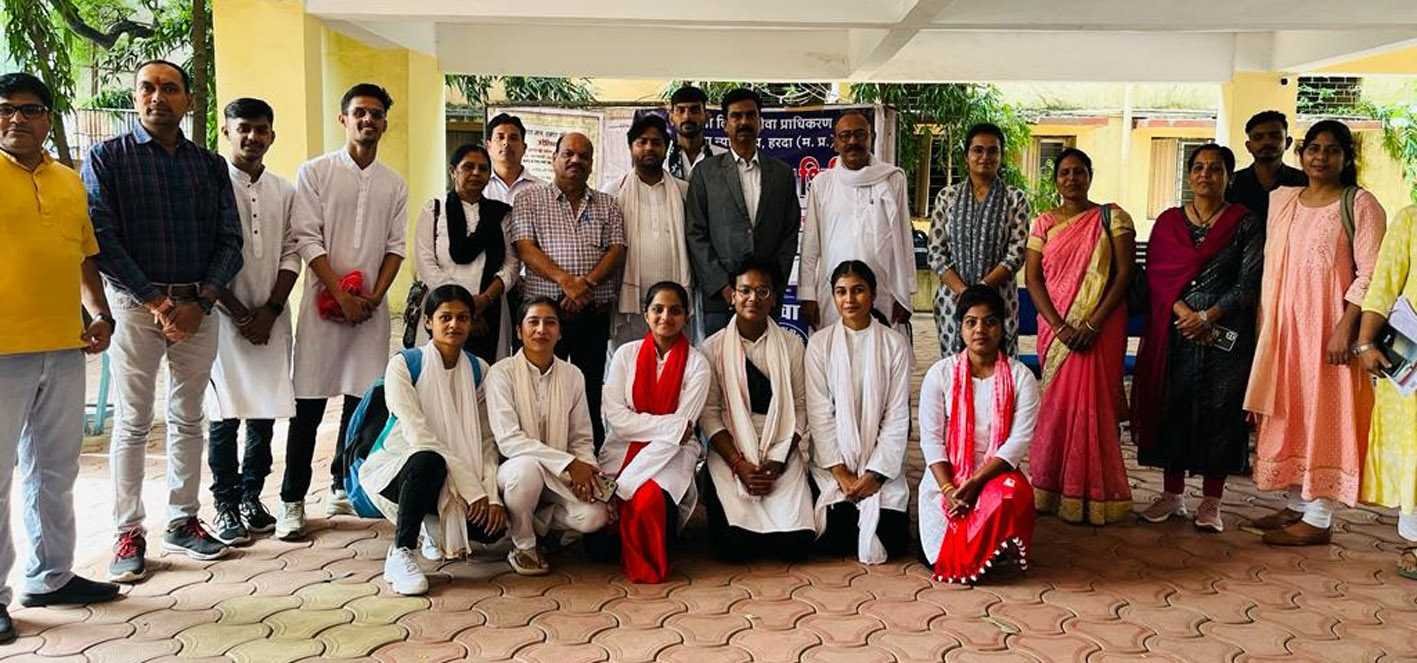 नुक्कड़ नाटक के माध्यम से किया जागरुक