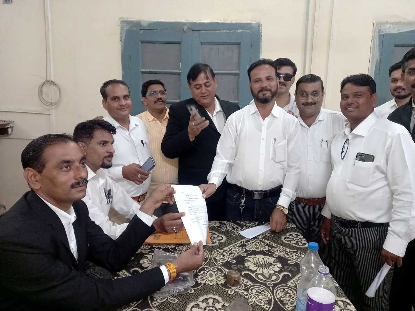 संघ के अध्यक्ष पद के लिए त्रिकोणीय मुकाबला