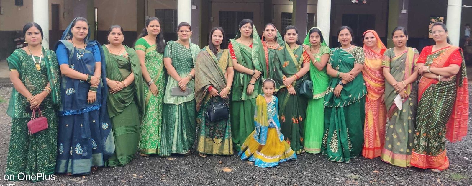 हरियाली तीज पर महिलाओं ने किए भजन