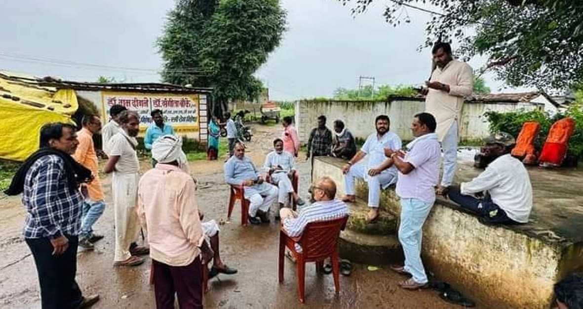 आधा दर्जन से ज्यादा ग्रामों में पहुंचे कांग्रेसी
