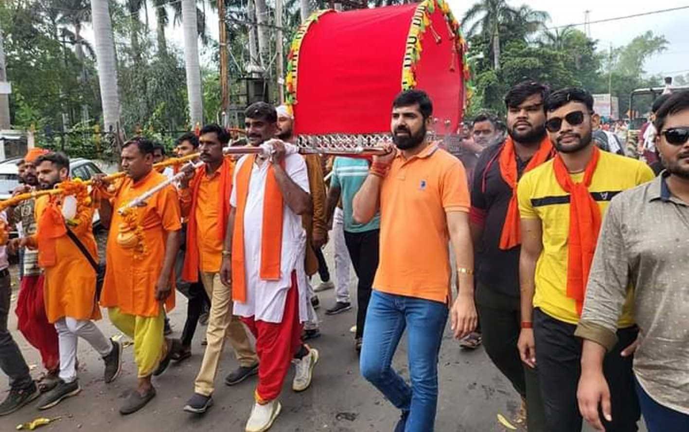 कावड़ियों के जयकारों से शिवमय हुआ नगर