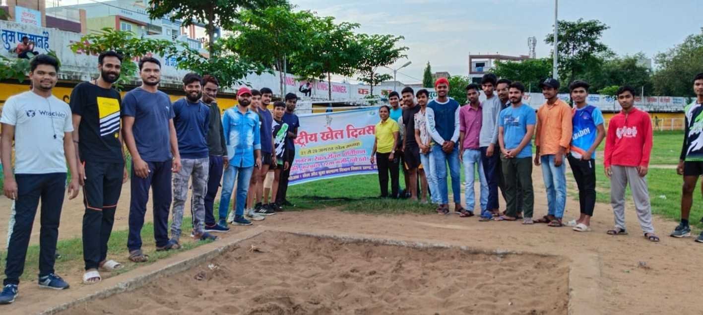 गोला फेंक में प्रथम स्थान पर रहे फारूक  