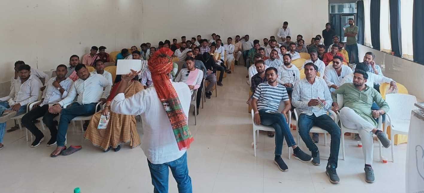 युवक कांग्रेस की जिला स्तरीय समीक्षा बैठक संपन्न