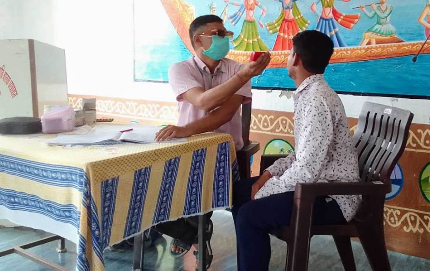 विद्यार्थियों का किया स्वास्थ्य परीक्षण
