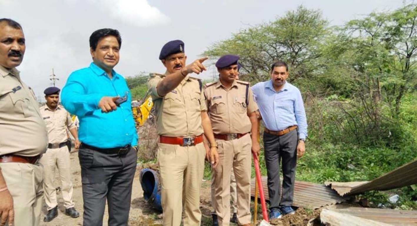 अवैध रूप से शराब बनाने के अड्डों पर आबकारी विभाग की कार्रवाई